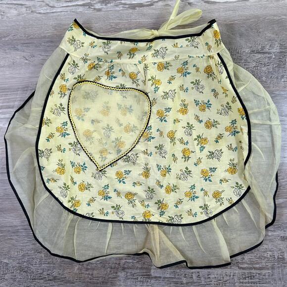 Vintage Yellow Floral Apron Heart Pocket Sheer Trim Cottagecore Hostess - Picture 1 of 4